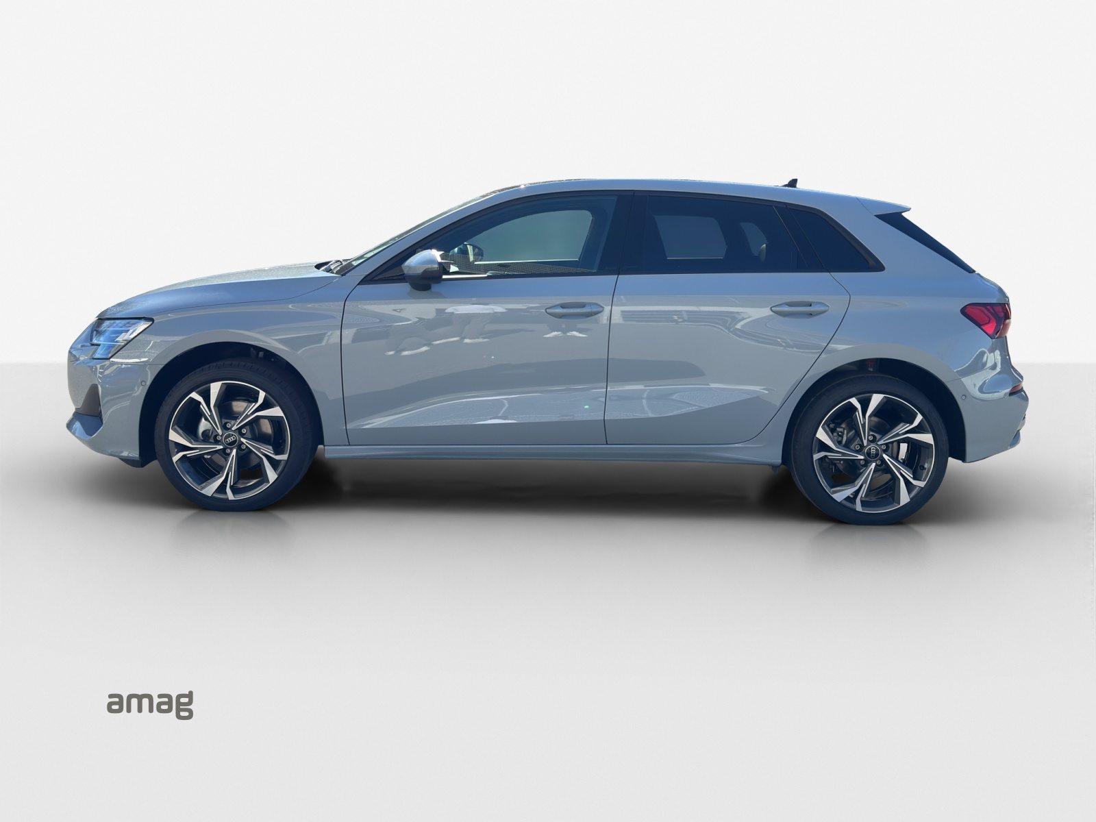 AUDI A3 Sportback TFSI 110 kW Attraction, Petrol, Automatic - 2