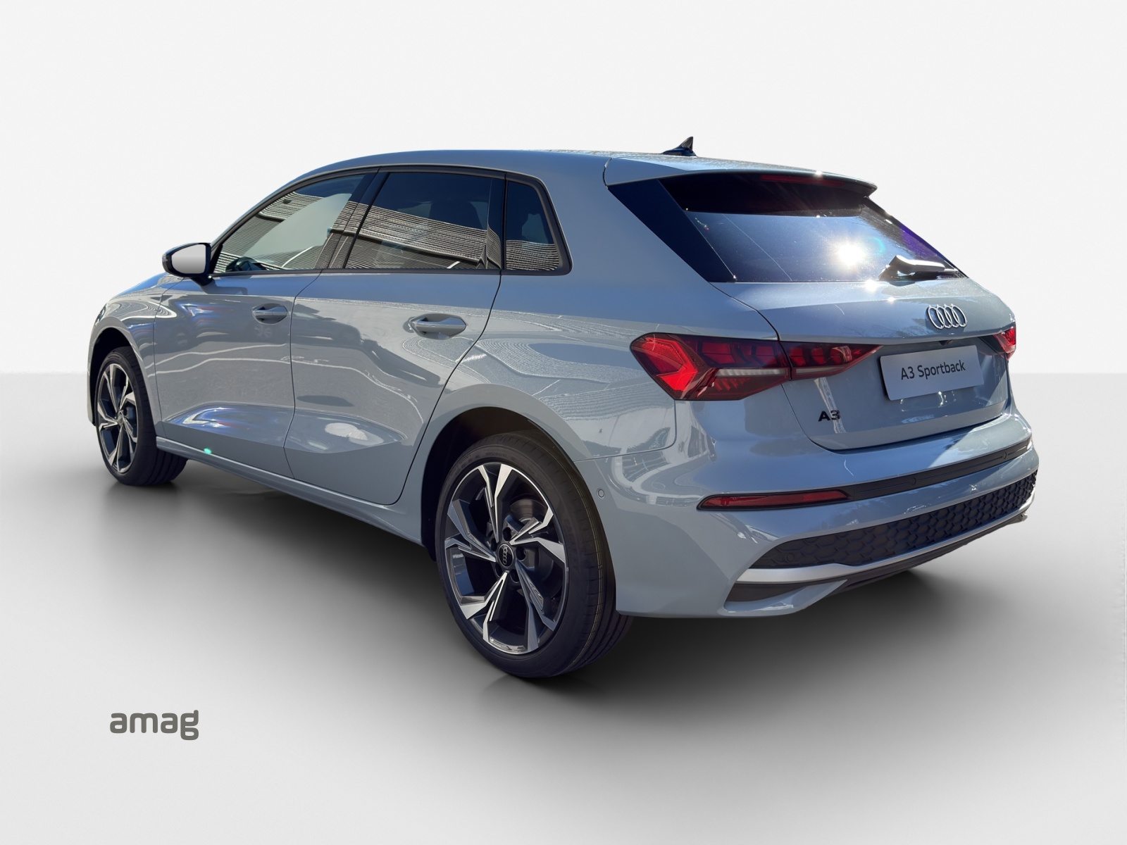 AUDI A3 Sportback TFSI 110 kW Attraction, Petrol, Automatic - 3