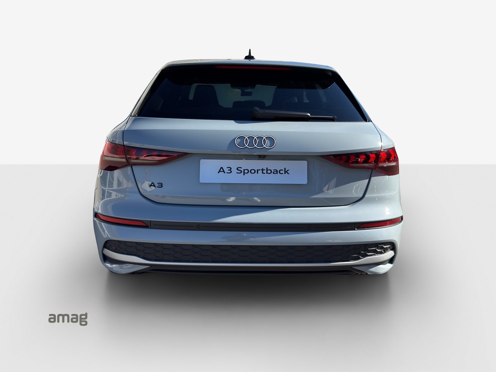 AUDI A3 Sportback TFSI 110 kW Attraction, Petrol, Automatic - 4