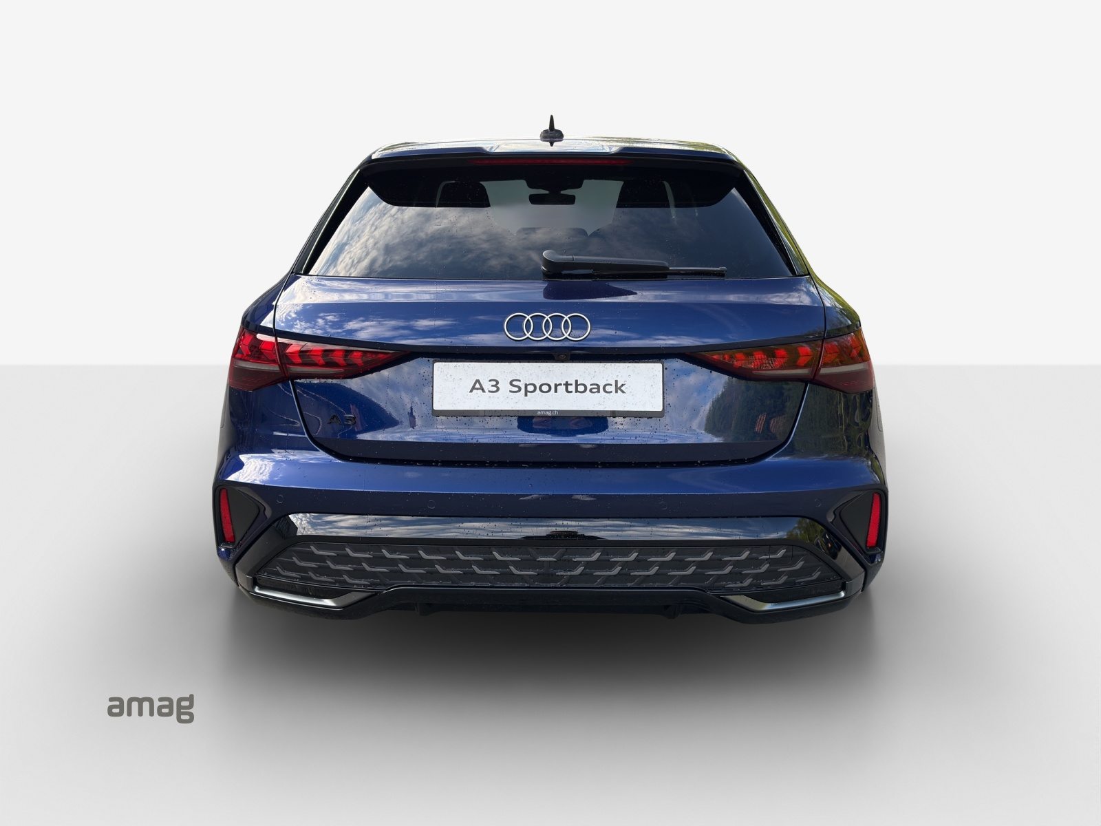 AUDI A3 Sportback TFSI 110 kW S line Attraction, Petrol, Automatic - 4