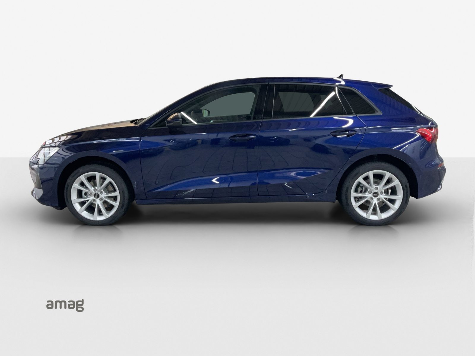 AUDI A3 Sportback TFSI 110 kW Attraction, Essence, Automatique - 2