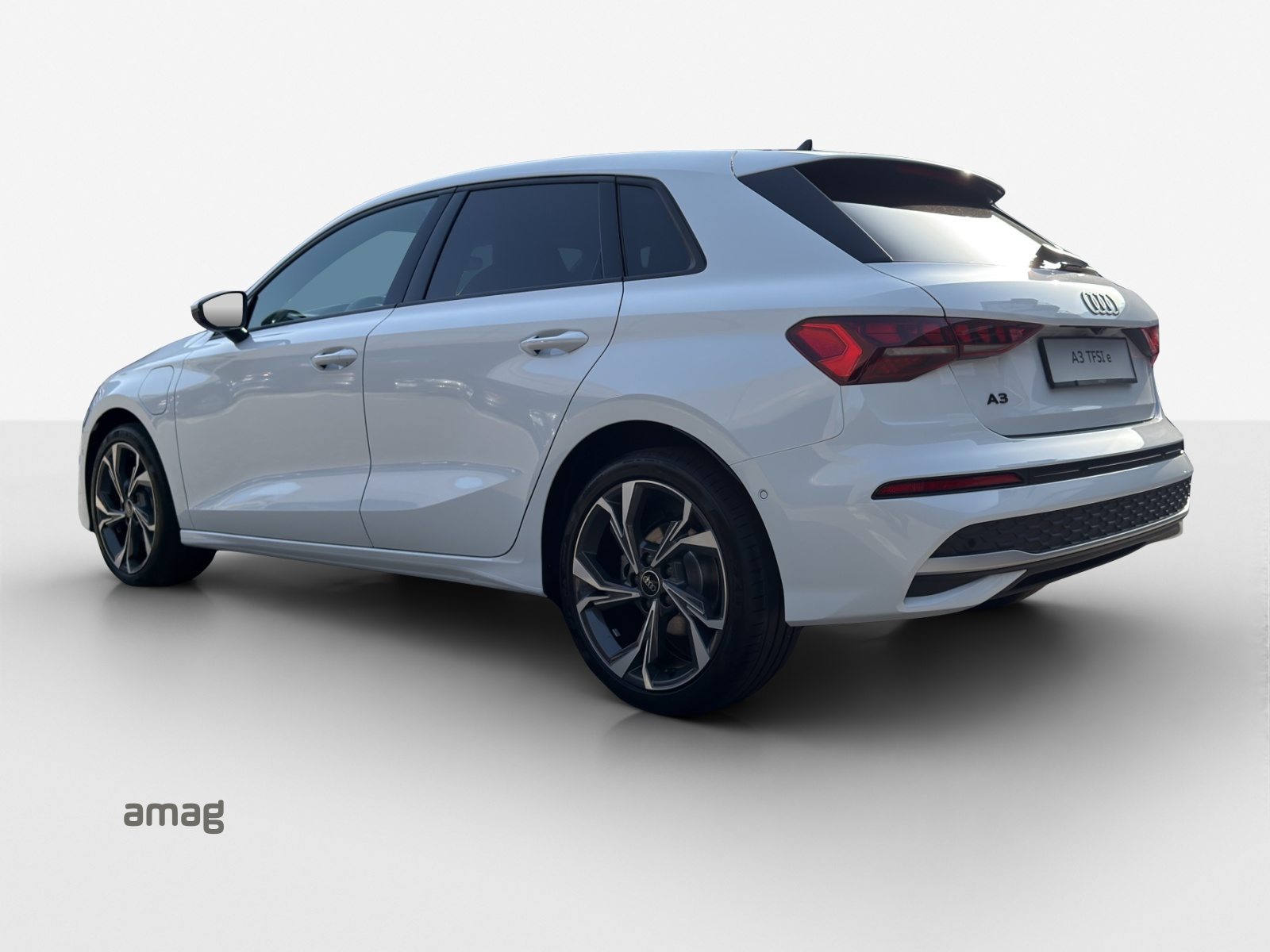 AUDI A3 Sportback 40 TFSI e Attraction, Hybride Intégral Essence/Électricité, Automatique - 3