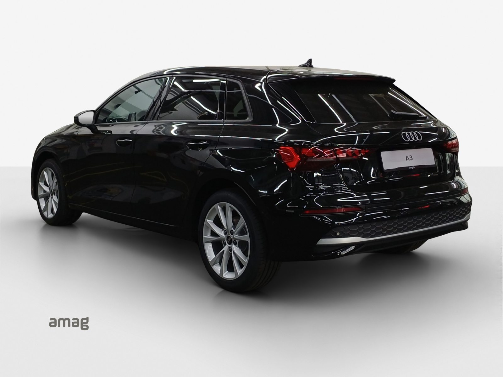 AUDI A3 Sportback TFSI 110 kW Attraction, Petrol, Automatic - 3