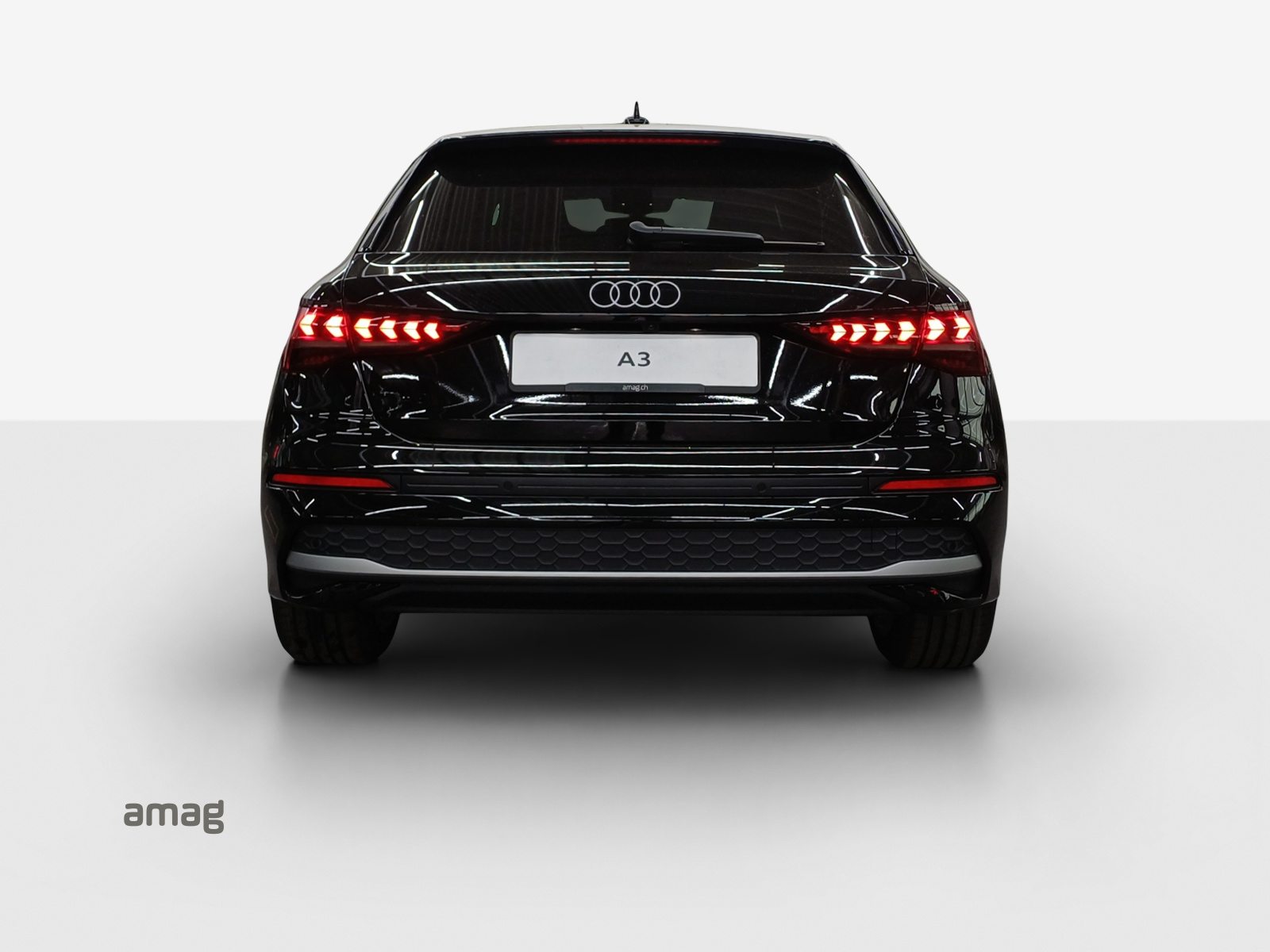 AUDI A3 Sportback TFSI 110 kW Attraction, Petrol, Automatic - 4