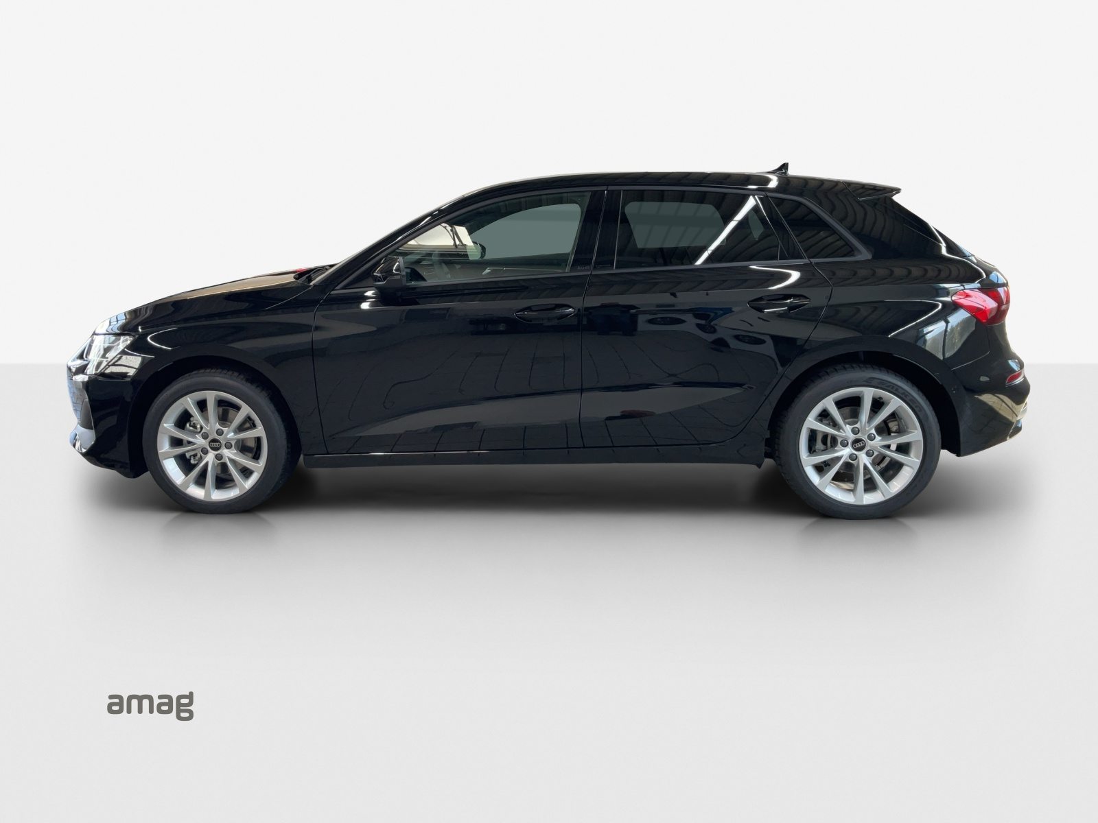 AUDI A3 Sportback TFSI 110 kW Attraction, Petrol, Automatic - 2