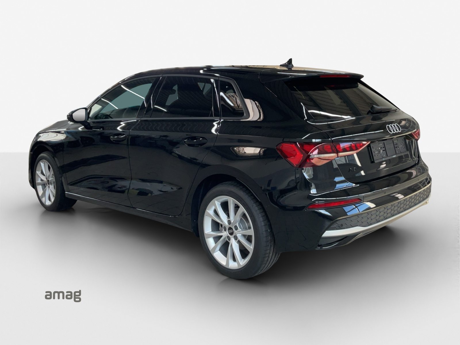 AUDI A3 Sportback TFSI 110 kW Attraction, Petrol, Automatic - 3