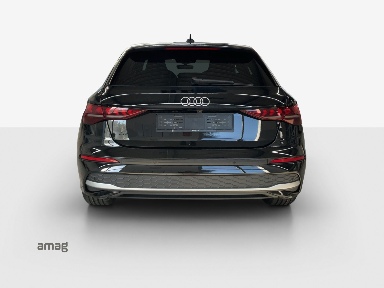 AUDI A3 Sportback TFSI 110 kW Attraction, Petrol, Automatic - 4