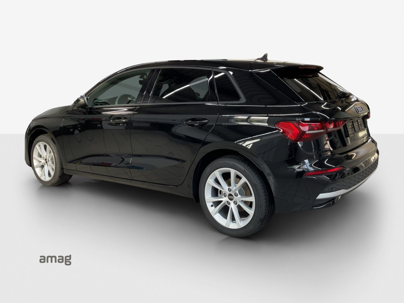 AUDI A3 Sportback TFSI 110 kW Attraction, Petrol, Automatic - 3