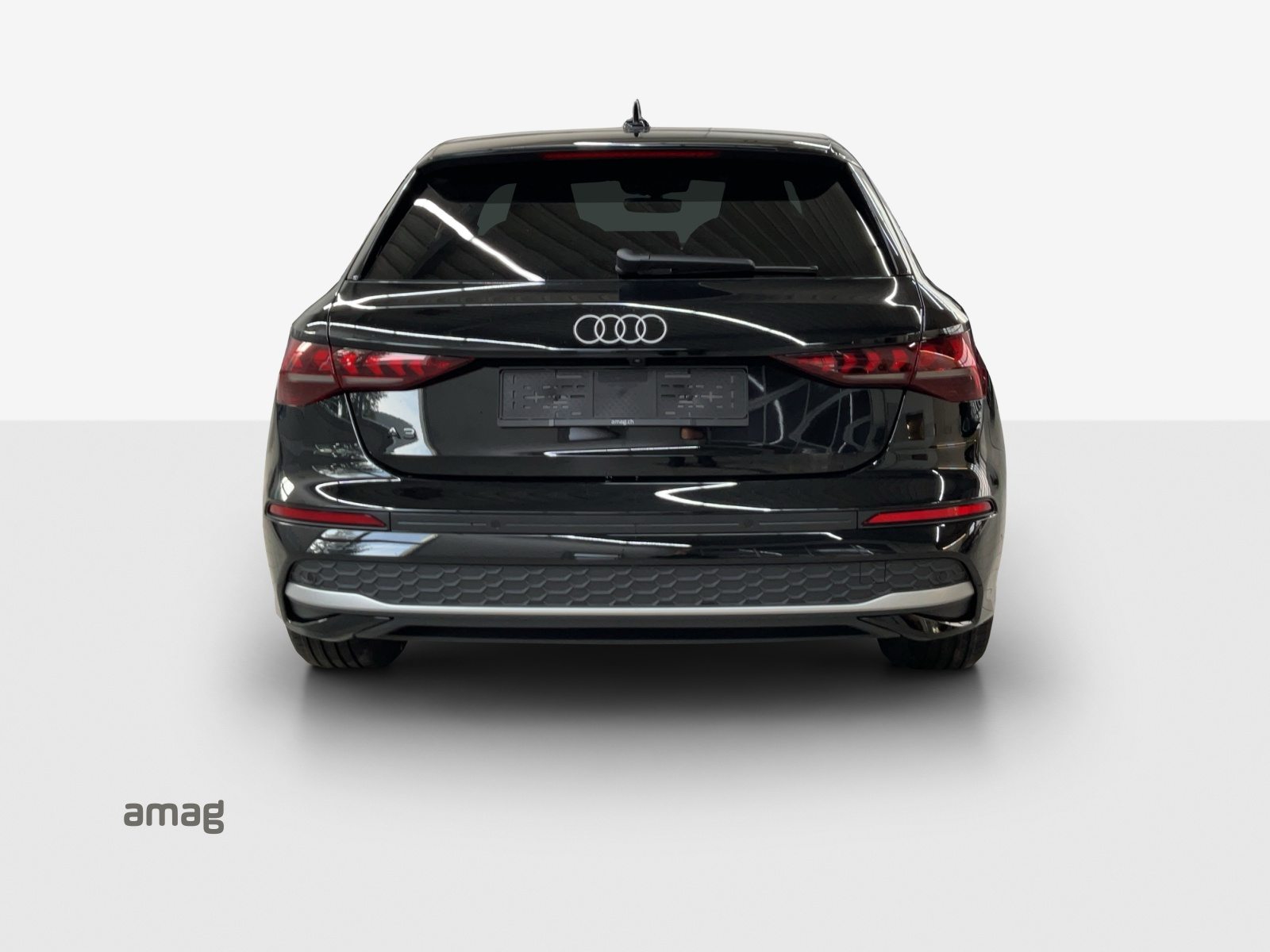 AUDI A3 Sportback TFSI 110 kW Attraction, Petrol, Automatic - 4