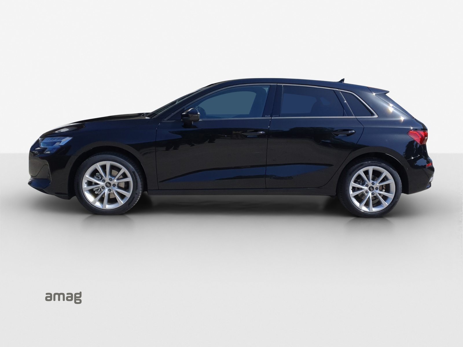 AUDI A3 Sportback TFSI 110 kW Attraction, Essence, Automatique - 2