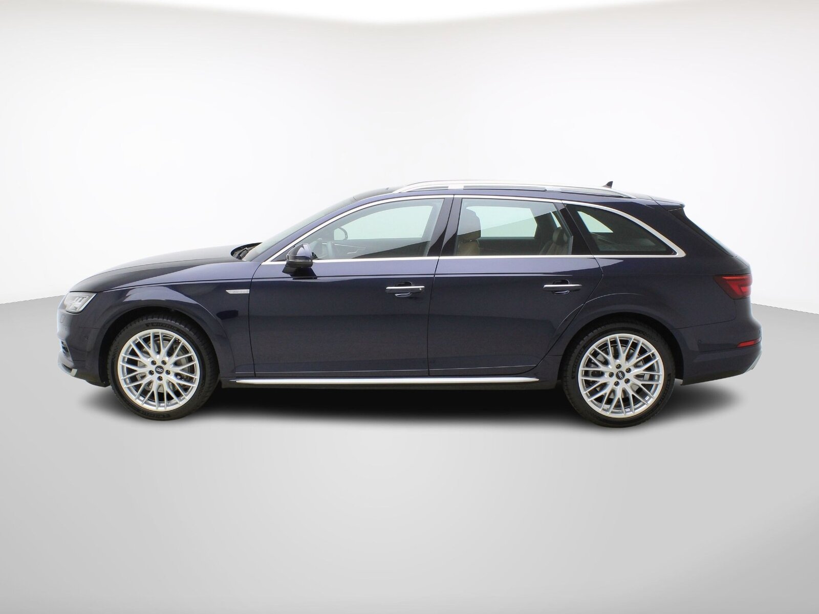 AUDI A4 Allroad 45 TFSI quattro S-Tronic, Hybride Léger Essence/Électricité, Occasion / Utilisé, Automatique - 3