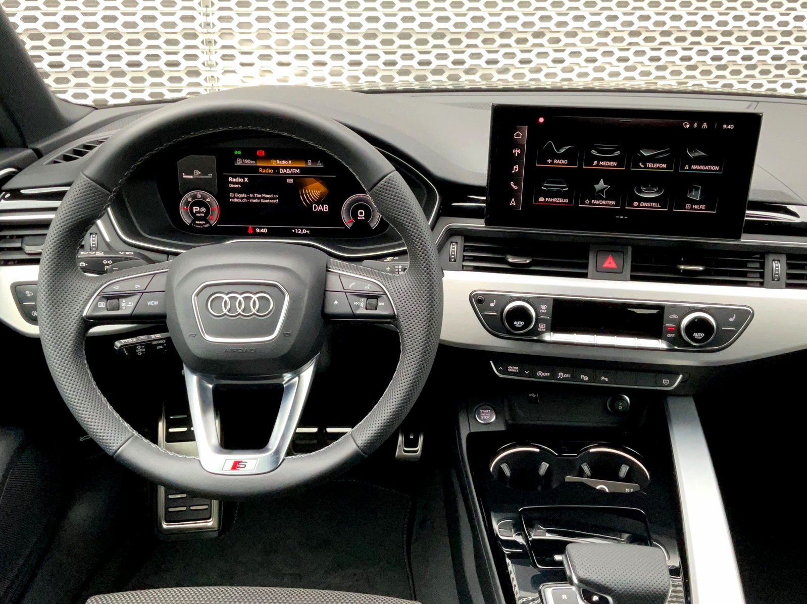 AUDI A4 Avant 40 TDI advanced Attraction, Diesel, Occasion / Utilisé, Automatique - 7