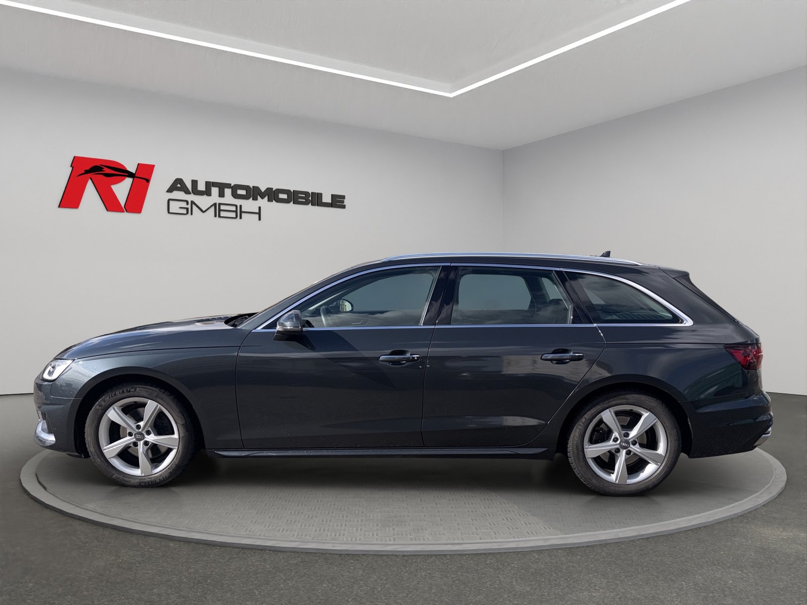 AUDI A4 Avant 40 TFSI advanced S-tronic, Mild-Hybrid Petrol/Electric, Second hand / Used, Automatic - 4