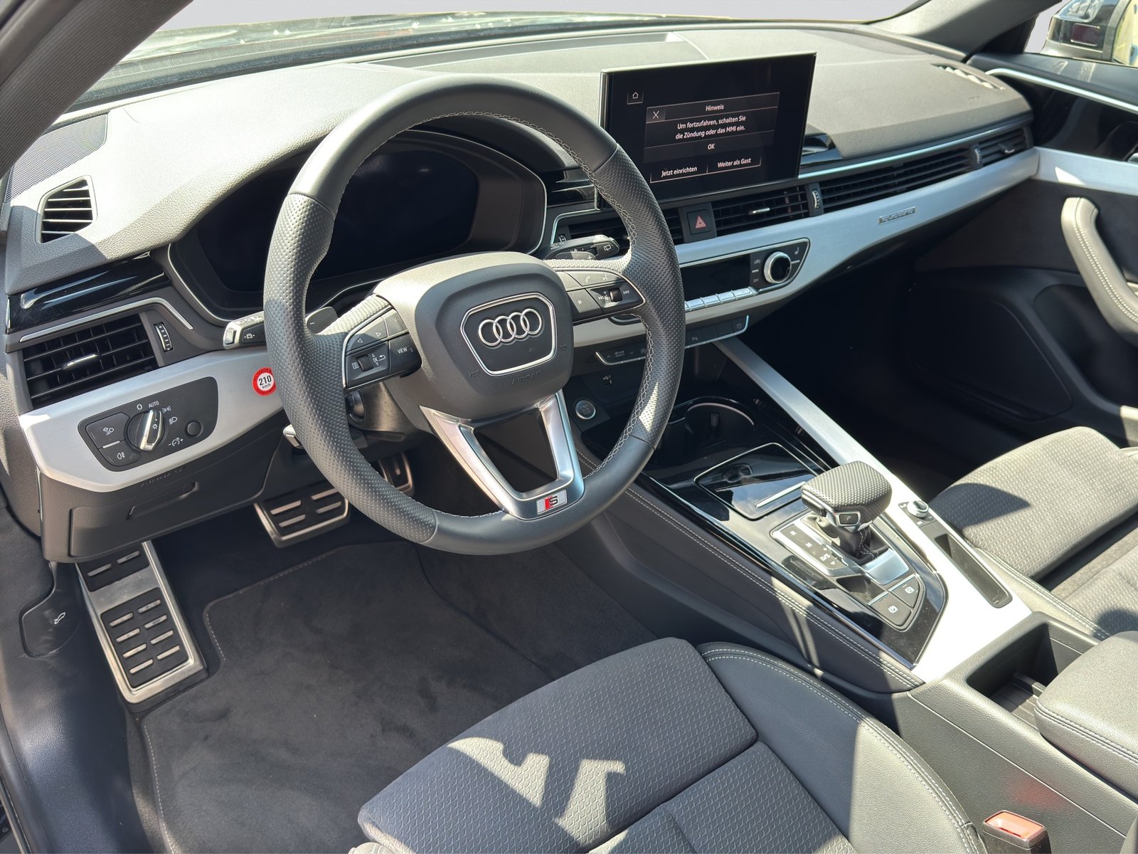 AUDI A4 Avant 40 TFSI S line quattro Schwarz Plus S-tronic, Mild-Hybrid Benzin/Elektro, Occasion / Gebraucht, Automatik - 7