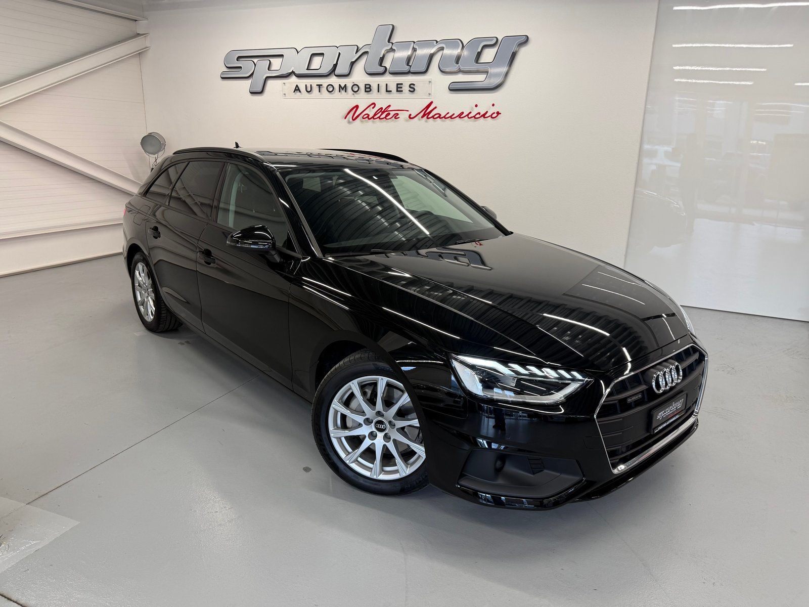 AUDI A4 Avant 40 TDI Attraction quattro S-tronic, Diesel, Second hand / Used, Automatic - 2