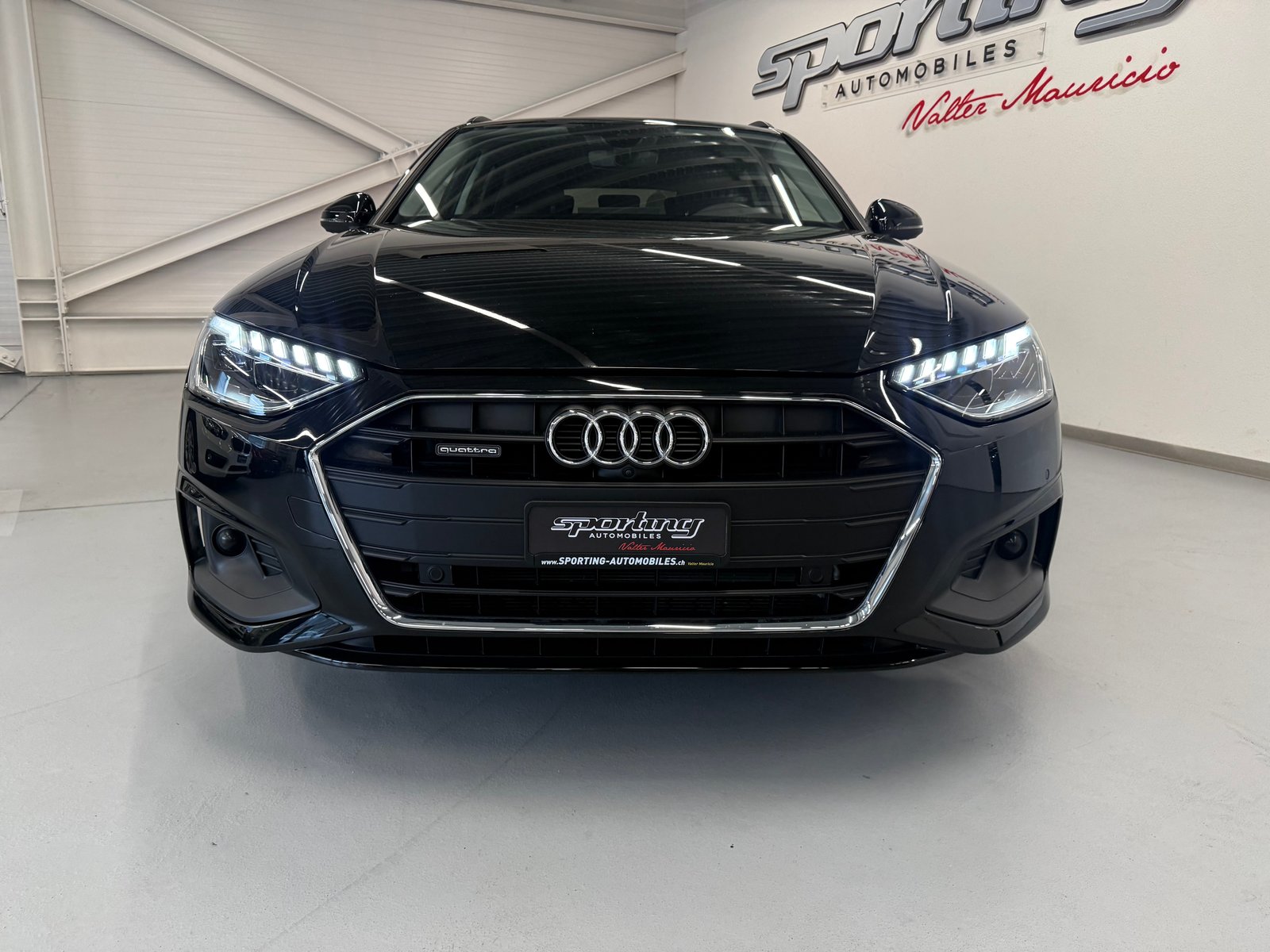 AUDI A4 Avant 40 TDI Attraction quattro S-tronic, Diesel, Second hand / Used, Automatic - 4