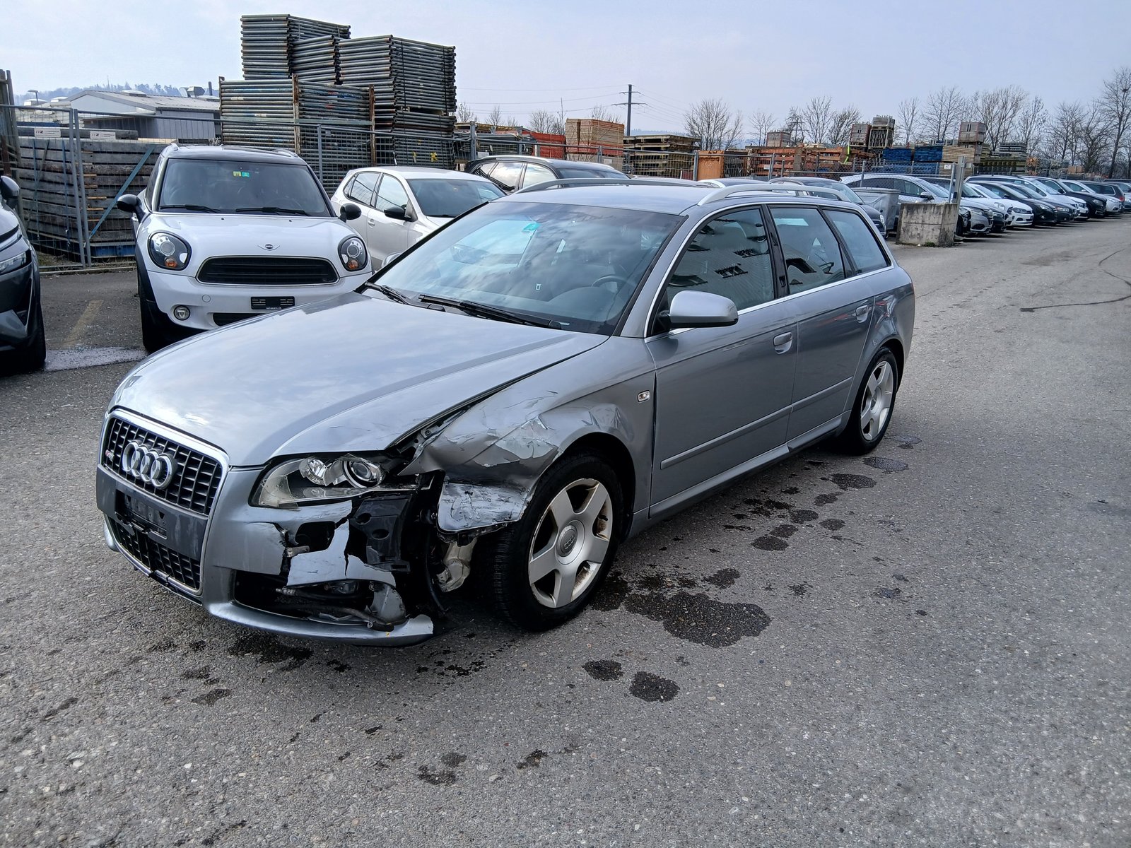 AUDI A4 Avant 2.0, Essence, Occasion / Utilisé, Manuelle - 2