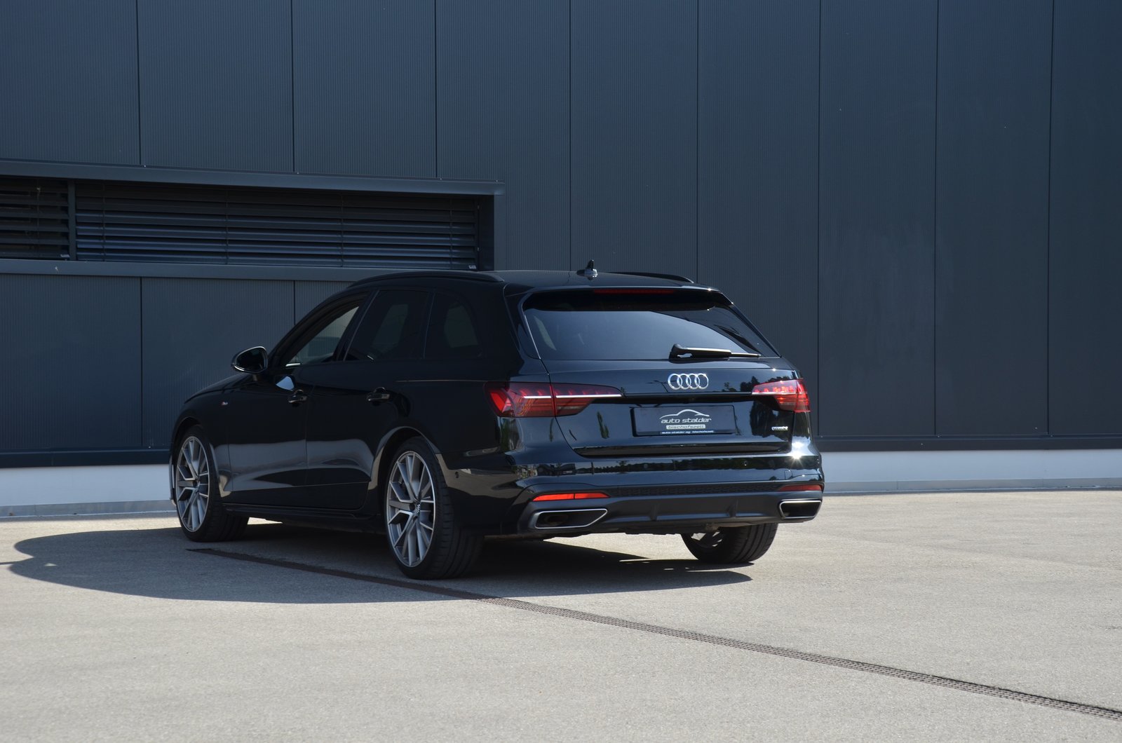 AUDI A4 Avant 45 TFSI S line S-tronic quattro, Benzin, Occasion / Gebraucht, Automatik - 7
