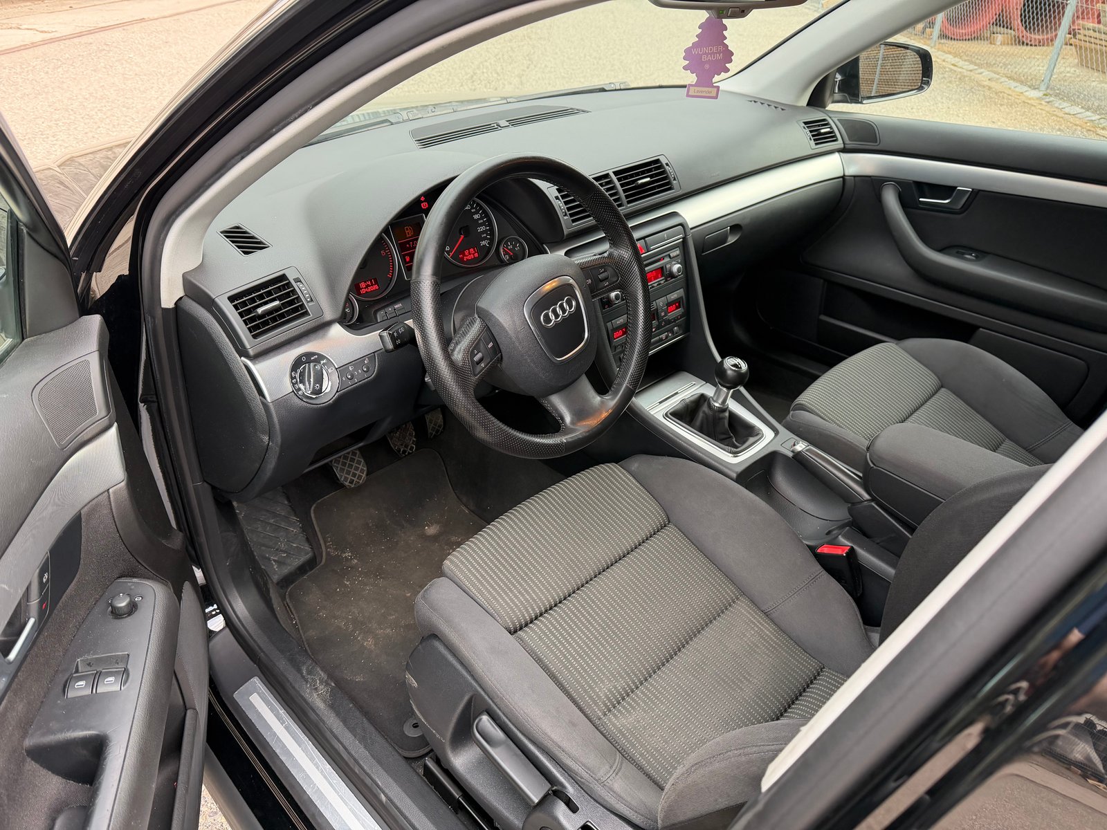 AUDI A4 Avant 2.0 TDI, Diesel, Second hand / Used, Manual - 7