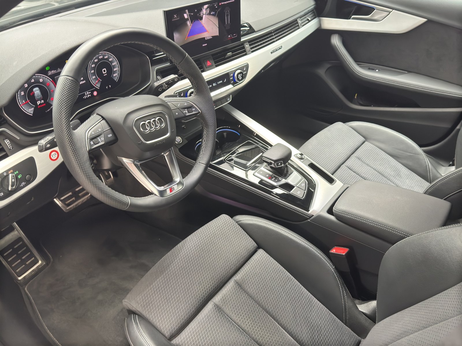 AUDI A4 Avant 40 TFSI S line S-tronic quattro S-Line, Mild-Hybrid Benzin/Elektro, Occasion / Gebraucht, Automatik - 7