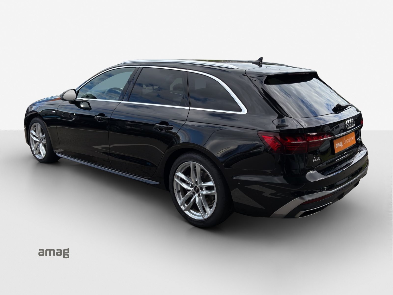 AUDI A4 Avant 40 S li S-tro qu, Petrol, Second hand / Used, Automatic - 3