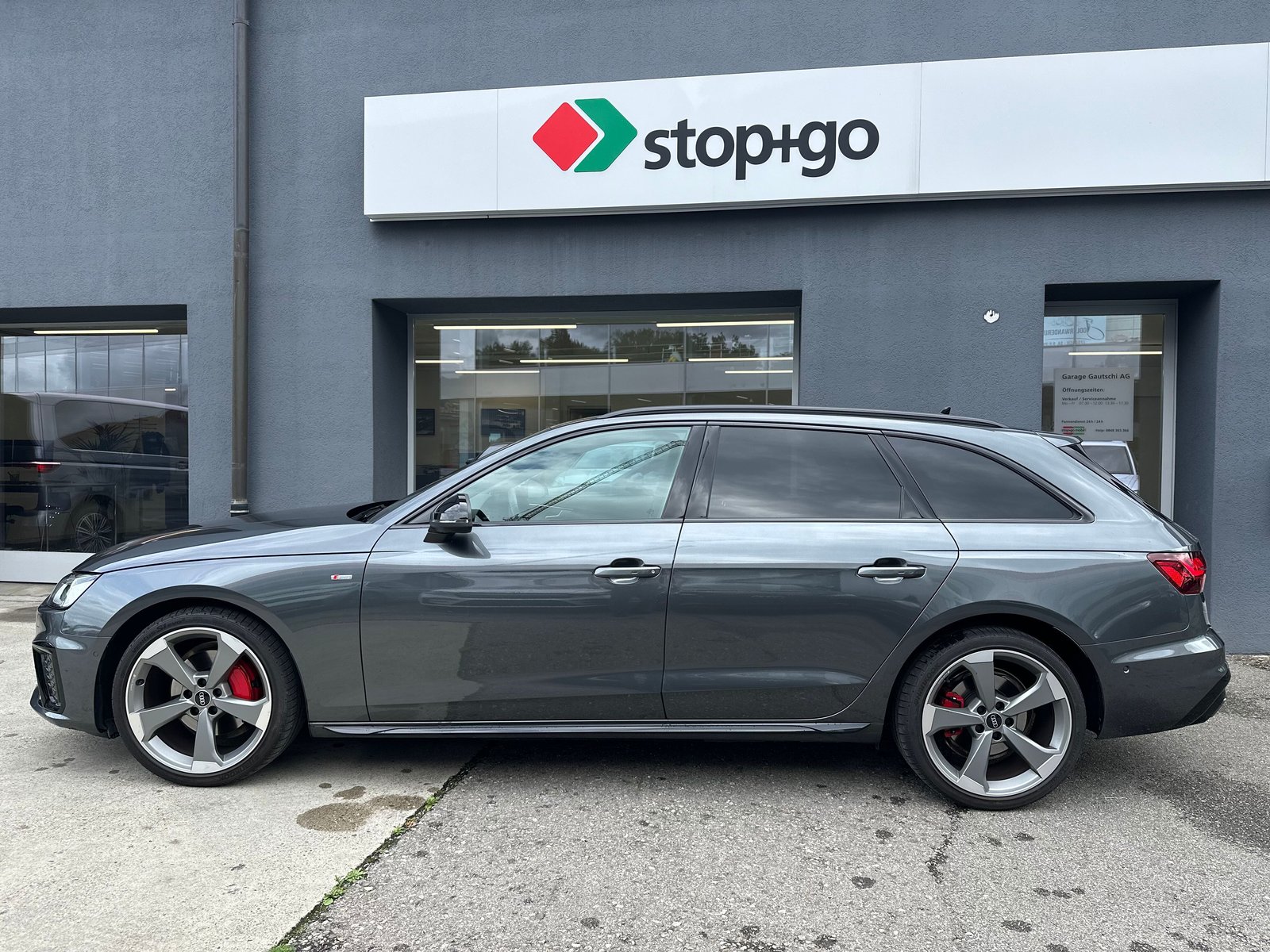AUDI A4 Avant 40 TDI S line Attraction quattro S-tronic, Diesel, Occasion / Gebraucht, Automatik - 3