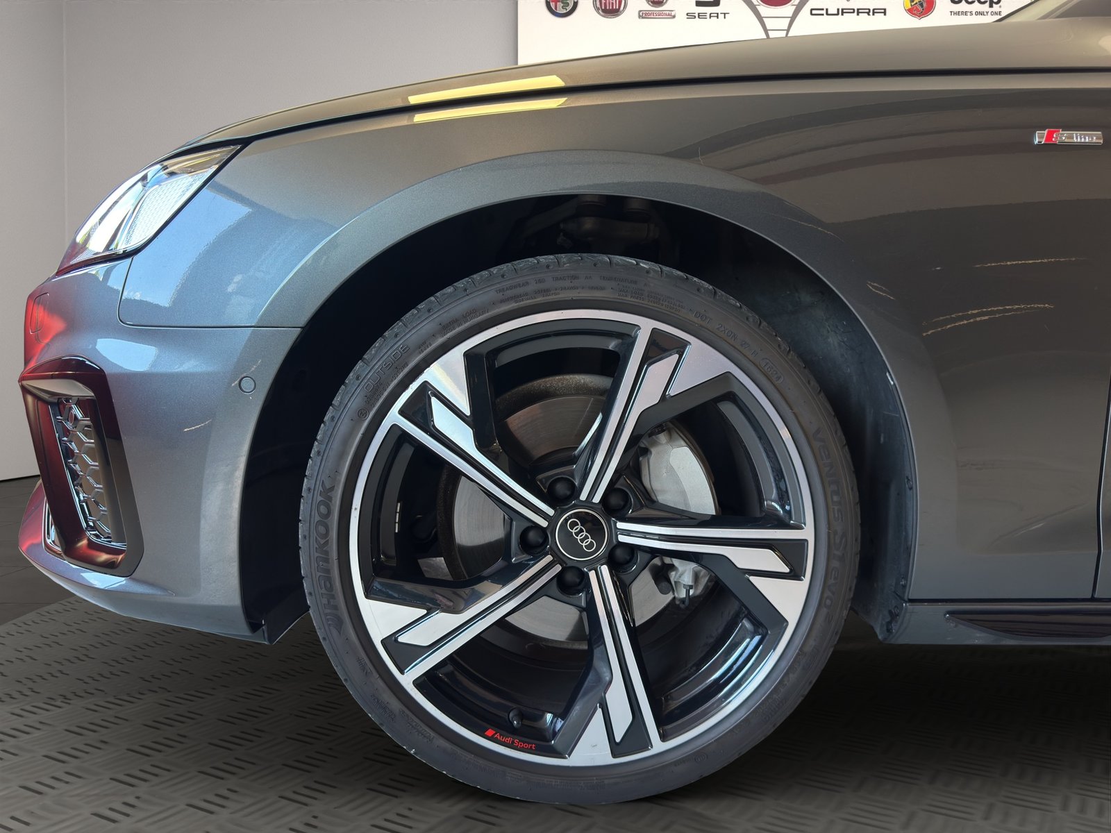 AUDI A4 Avant 40 TDI S line Attraction quattro S-tronic, Diesel, Occasion / Gebraucht, Automatik - 7