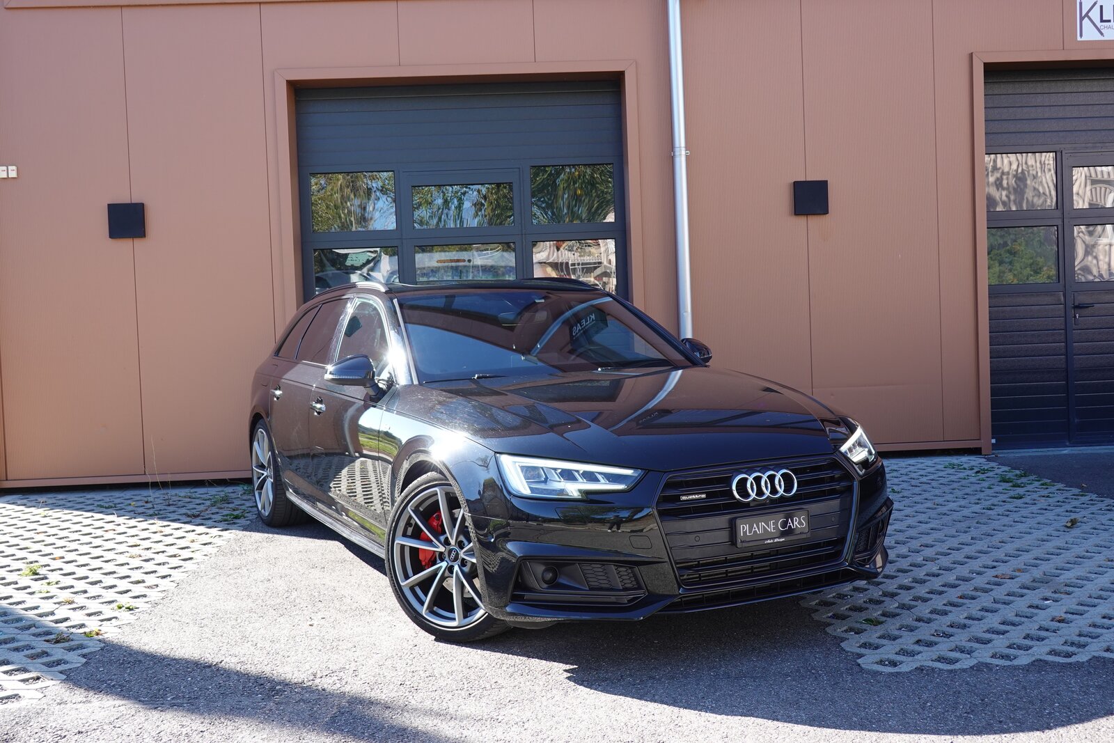 AUDI A4 Avant 2.0 TFSI quattro - CH Auto * Toit Ouvrant * Cuir/A