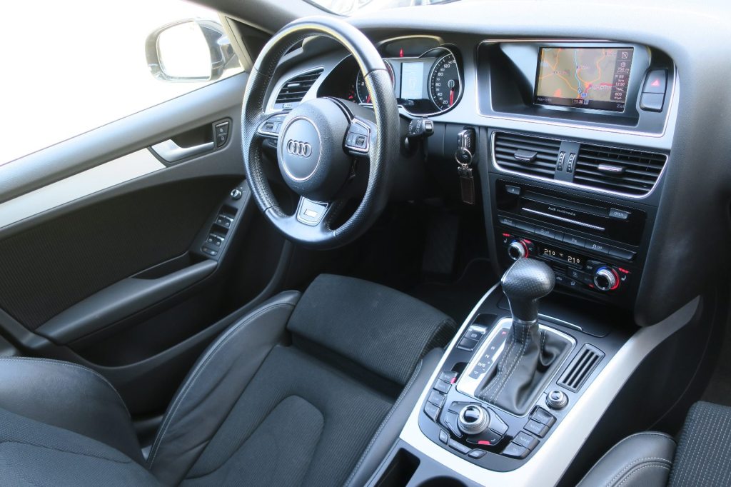 AUDI A4 3.0 V6 TDI 245 quattro S-Line S-Tr, Diesel, Second hand / Used, Automatic - 3