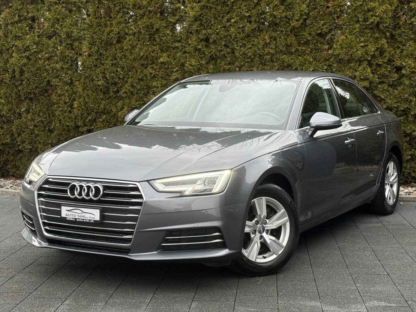 AUDI A4 Limousine 2.0 TFSI Sport S-tronic / CH-Fahrzeug / Gr
