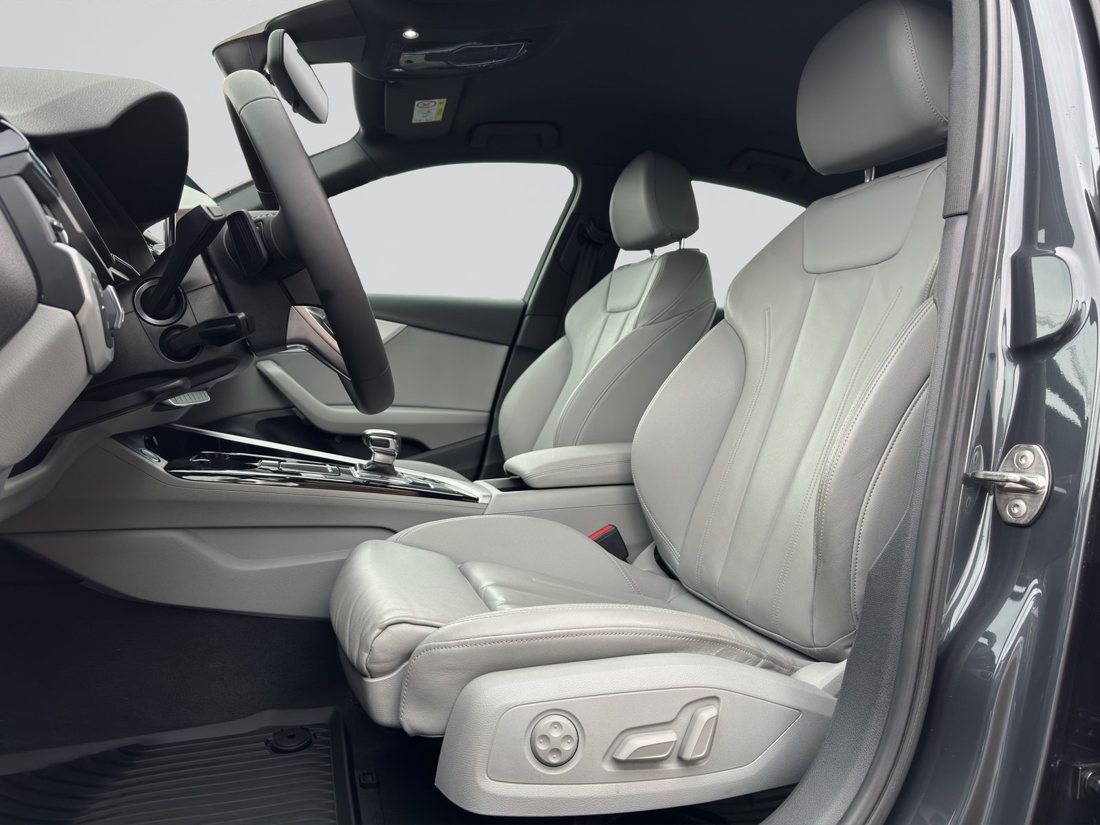 AUDI A4 Limousine 35 TFSI advanced S-tronic, Mild-Hybrid Benzin/Elektro, Occasion / Gebraucht, Automatik - 6