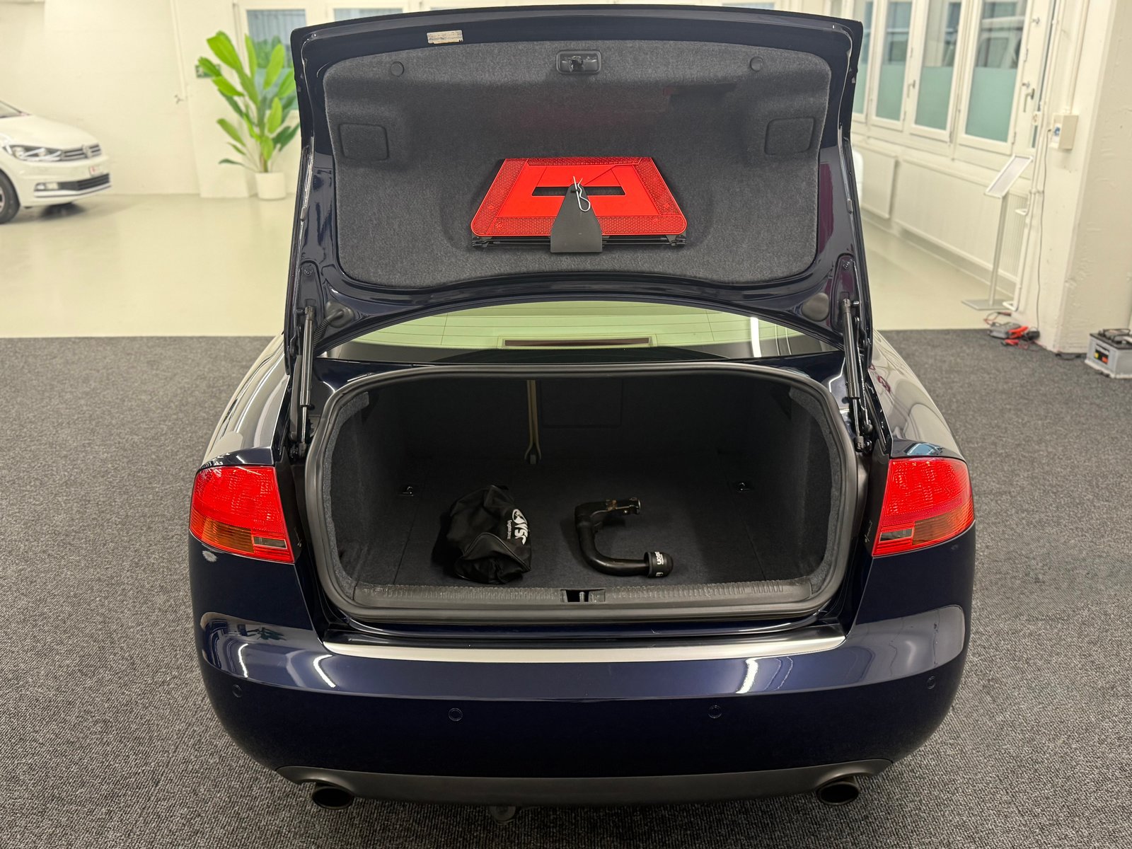 AUDI A4 Limousine 3.2 FSI QUATTRO + AHK, Benzin, Occasion / Gebraucht, Automatik - 7