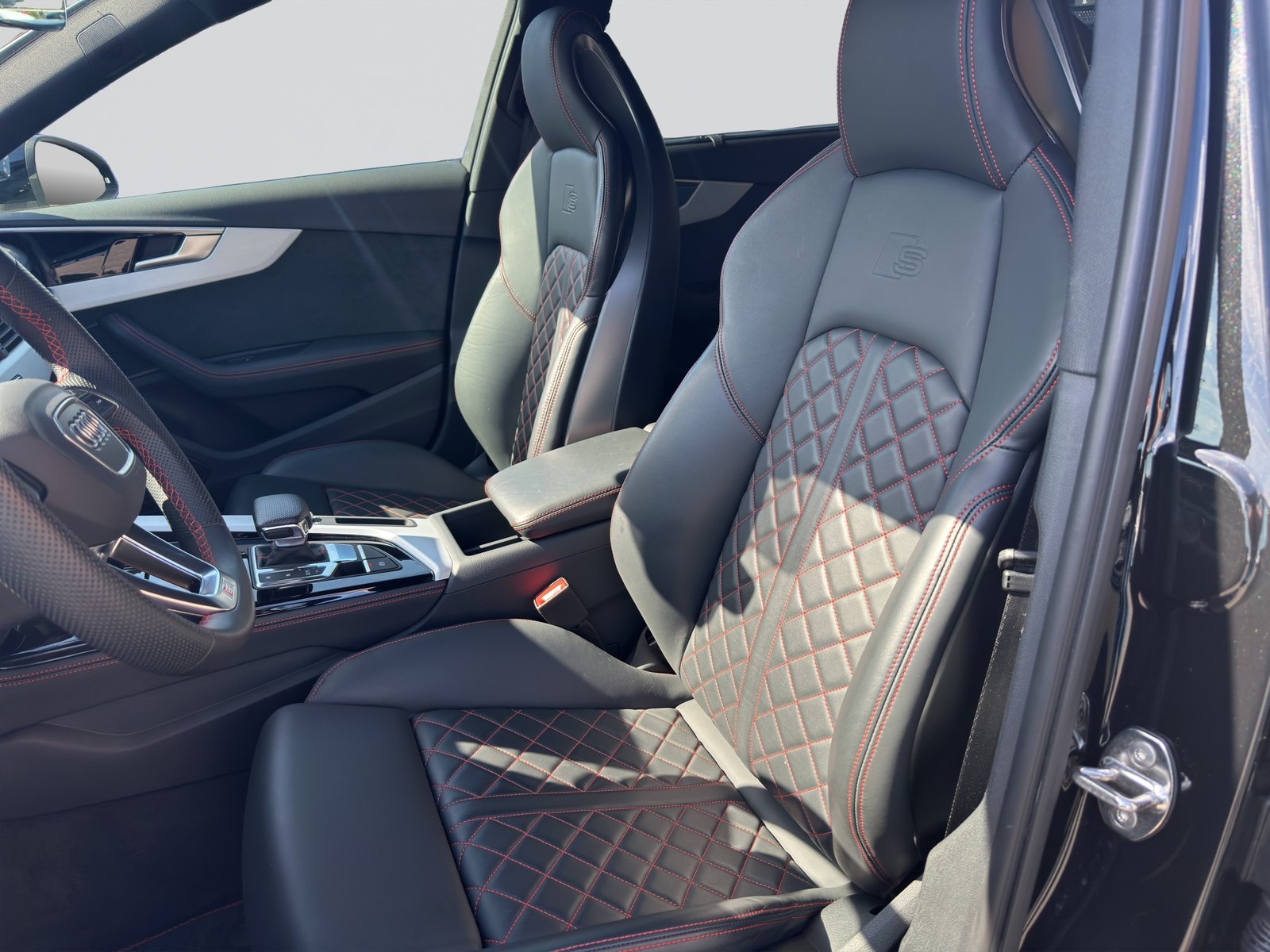 AUDI A4 40 TDI S line S-tronic Black, Mild-Hybrid Diesel/Elektro, Occasion / Gebraucht, Automatik - 6