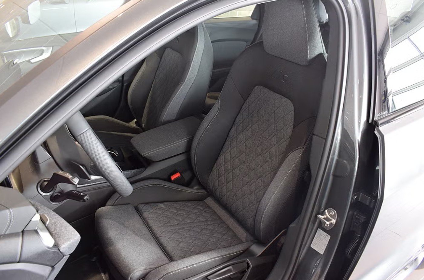AUDI A5 Avant e-hybrid quattro S tronic, Plug-in-Hybrid Petrol/Electric, New car, Automatic - 4