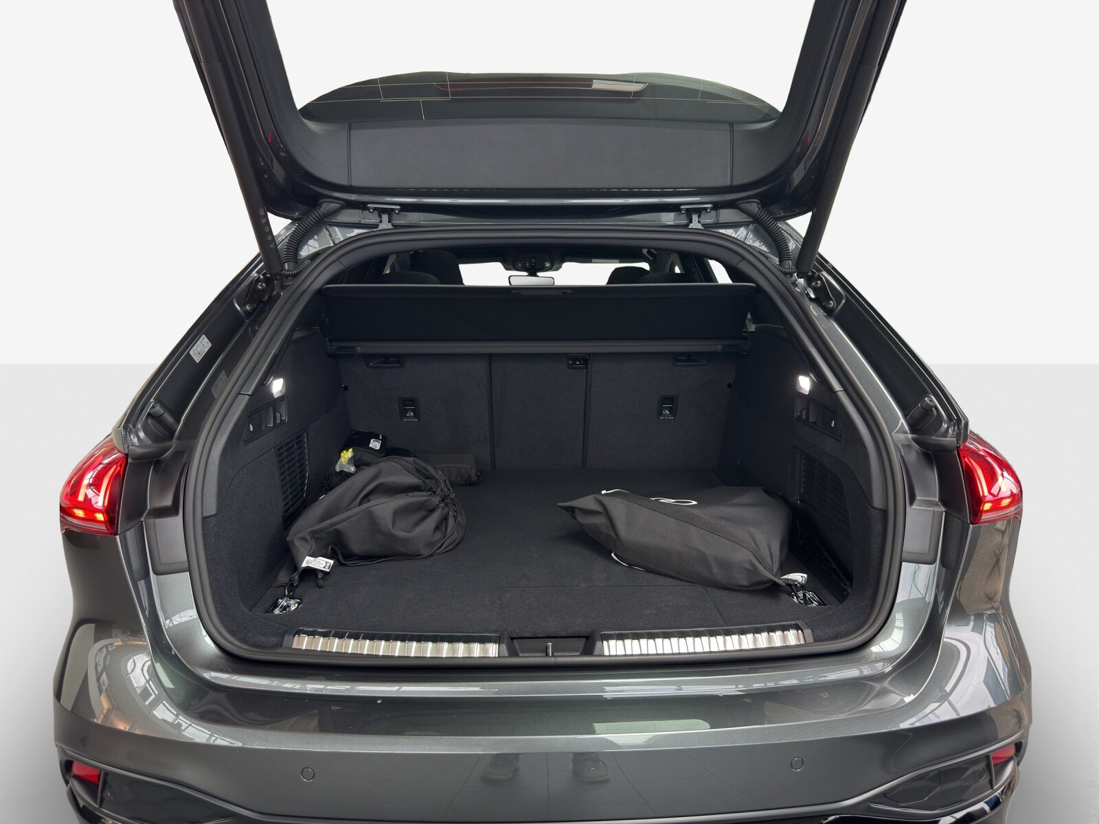 AUDI A5 Avant e-hybrid 270 kW, Hybride Intégral Essence/Électricité, Voiture nouvelle, Automatique - 4