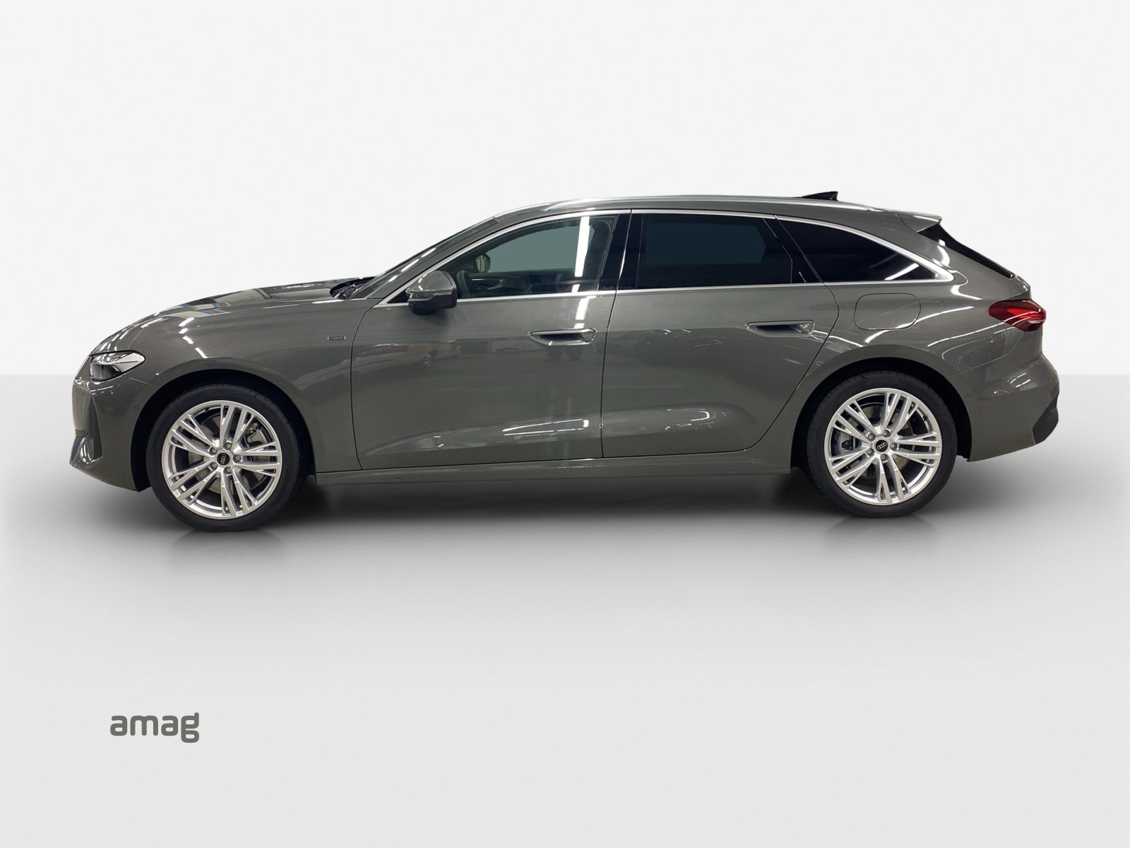 AUDI A5 Avant e-hybrid 220 kW Attraction, Hybride Intégral Essence/Électricité, Occasion / Utilisé, Automatique - 2