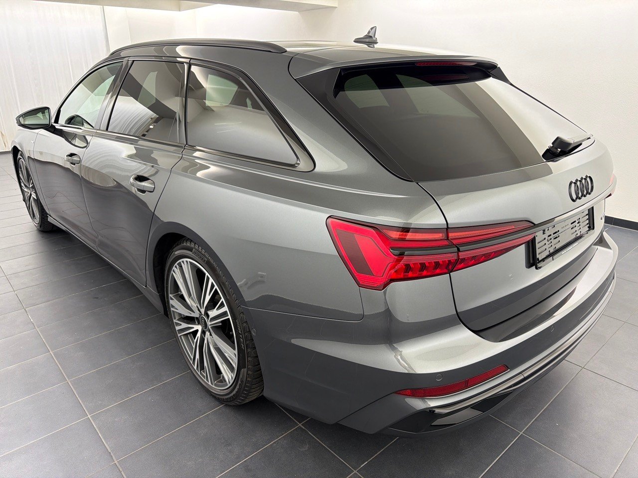AUDI A6 Avant 55TFSI S line qu, Mild-Hybrid Petrol/Electric, Second hand / Used, Automatic - 2