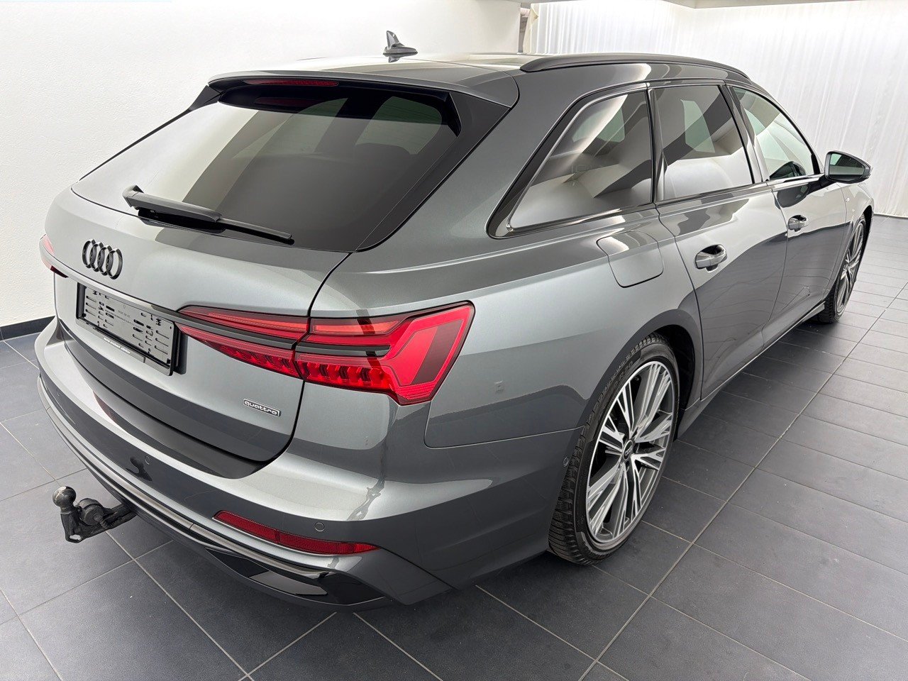 AUDI A6 Avant 55TFSI S line qu, Mild-Hybrid Petrol/Electric, Second hand / Used, Automatic - 3