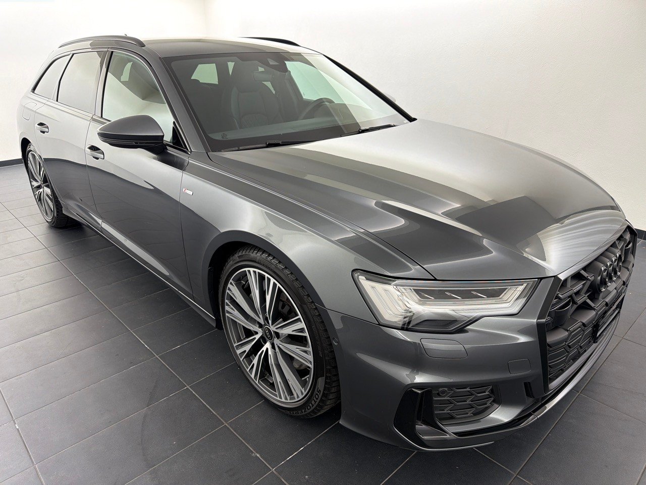 AUDI A6 Avant 55TFSI S line qu, Mild-Hybrid Petrol/Electric, Second hand / Used, Automatic - 4