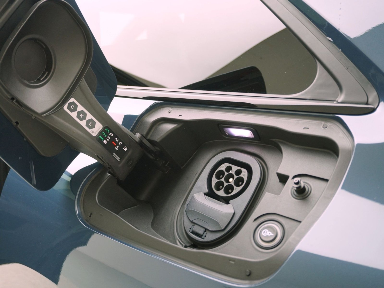 AUDI A6 e-tron Avant S line quattro **Audi Werksgarantie bis, Elektro, Occasion / Gebraucht, Automatik - 5