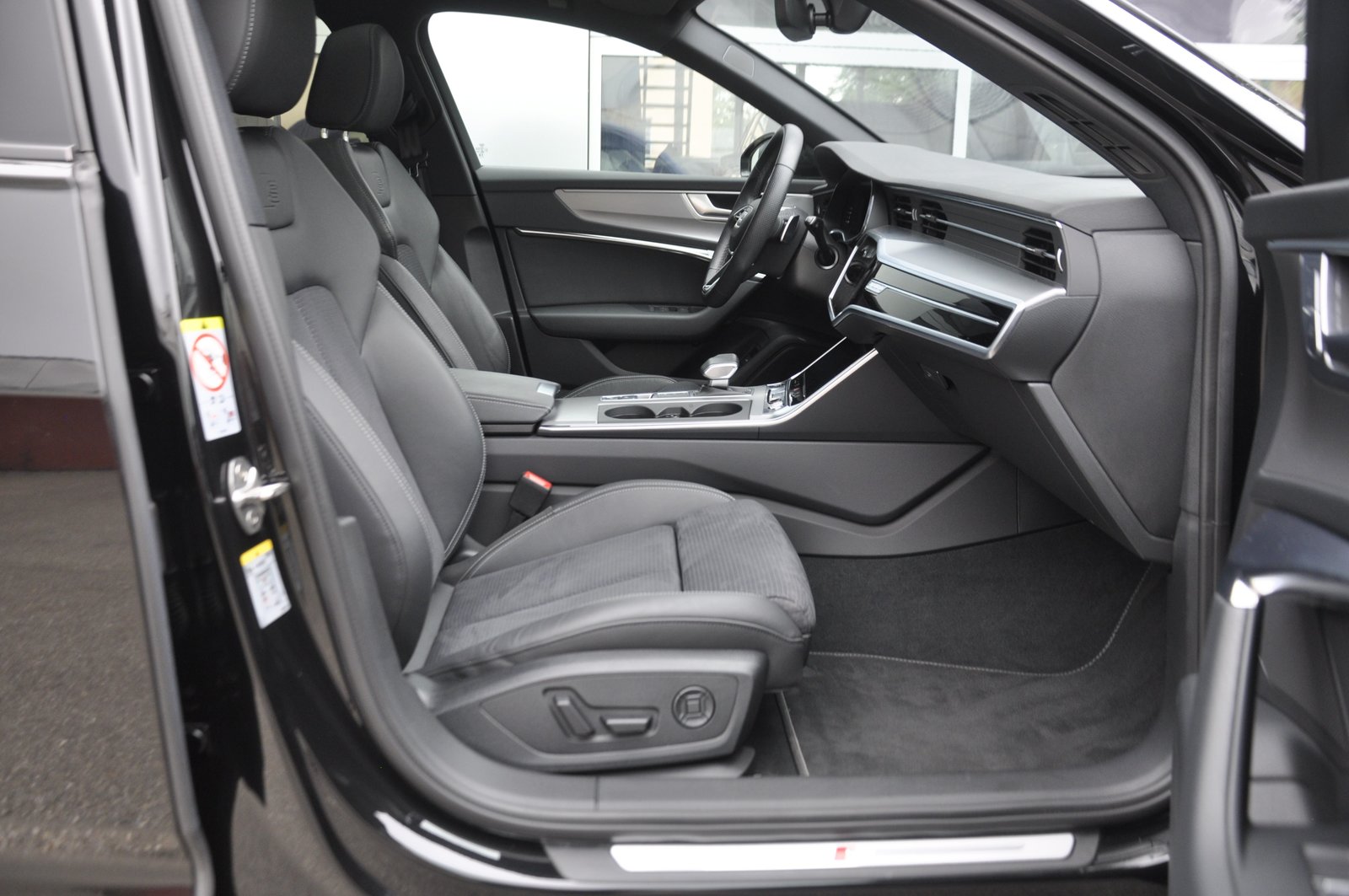 AUDI A6 Avant 55 TFSI S line quattro S-tronic I Anhängerkup, Hybride Léger Essence/Électricité, Occasion / Utilisé, Automatique - 7