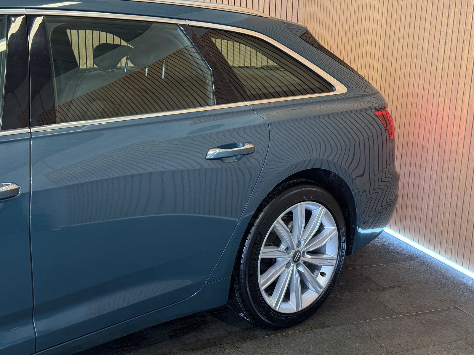 AUDI A6 Avant 40 TDI Design quattro S-tronic, Mild-Hybrid Diesel/Elektro, Occasion / Gebraucht, Automatik - 4