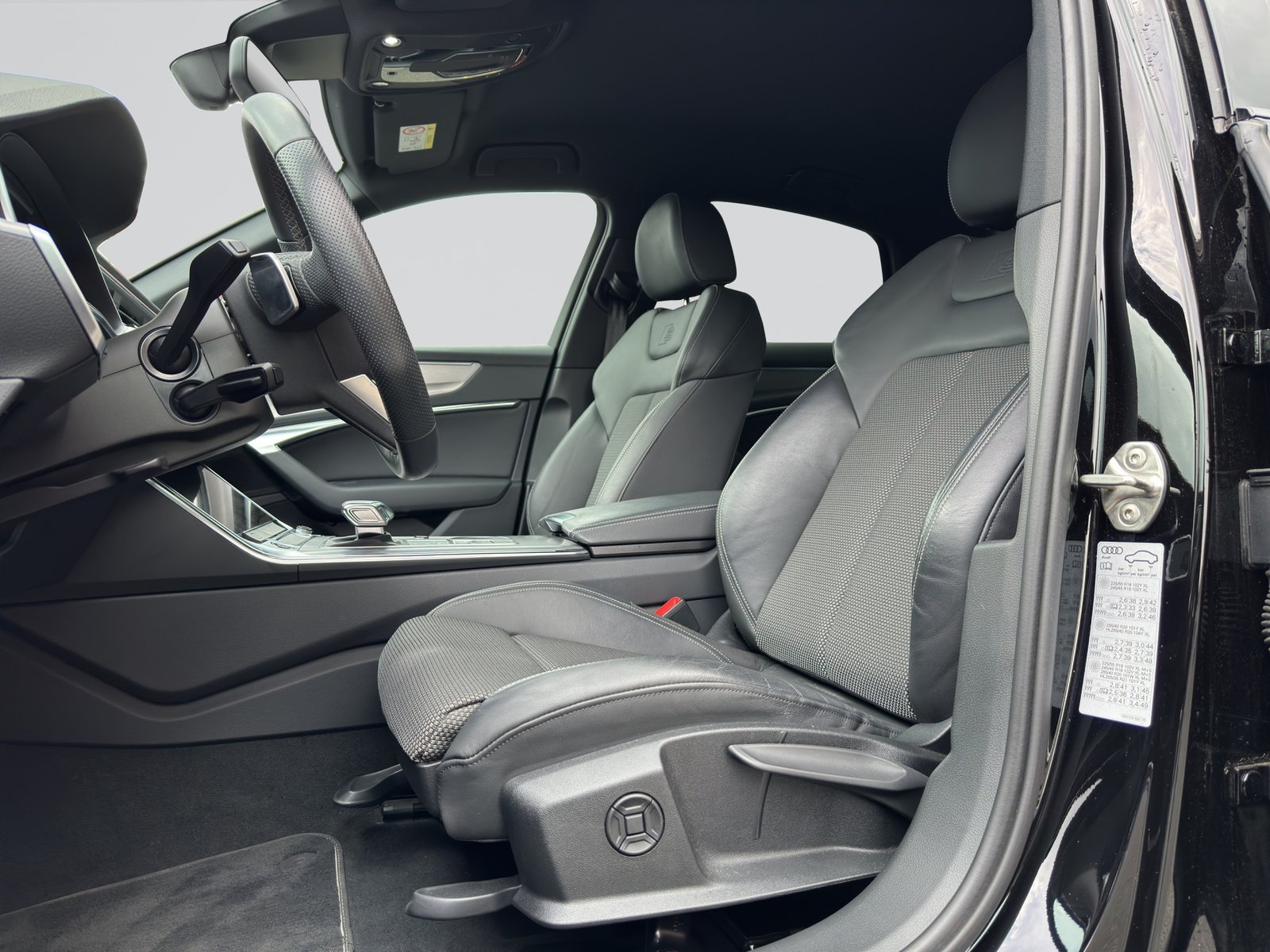 AUDI A6 Limousine 50 TFSIe quattro S-Line Schwarz Plus S-tro, Plug-in-Hybrid Benzin/Elektro, Occasion / Gebraucht, Automatik - 6