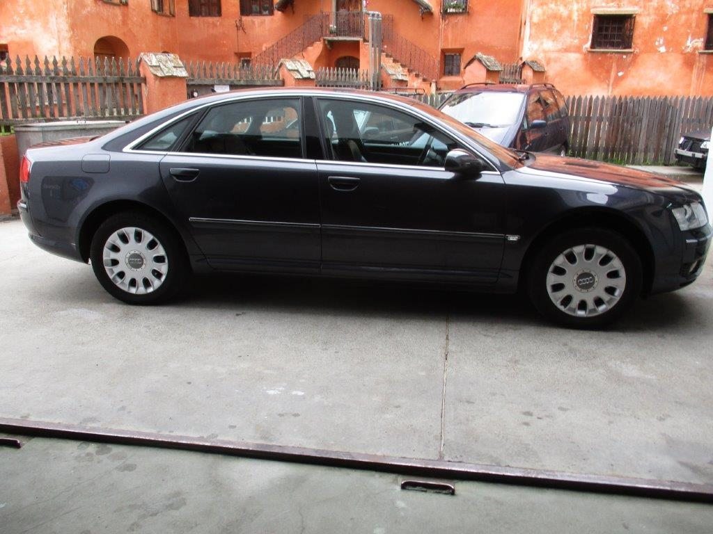 AUDI A8 4.2 V8 quattro, Petrol, Classic, Automatic - 4