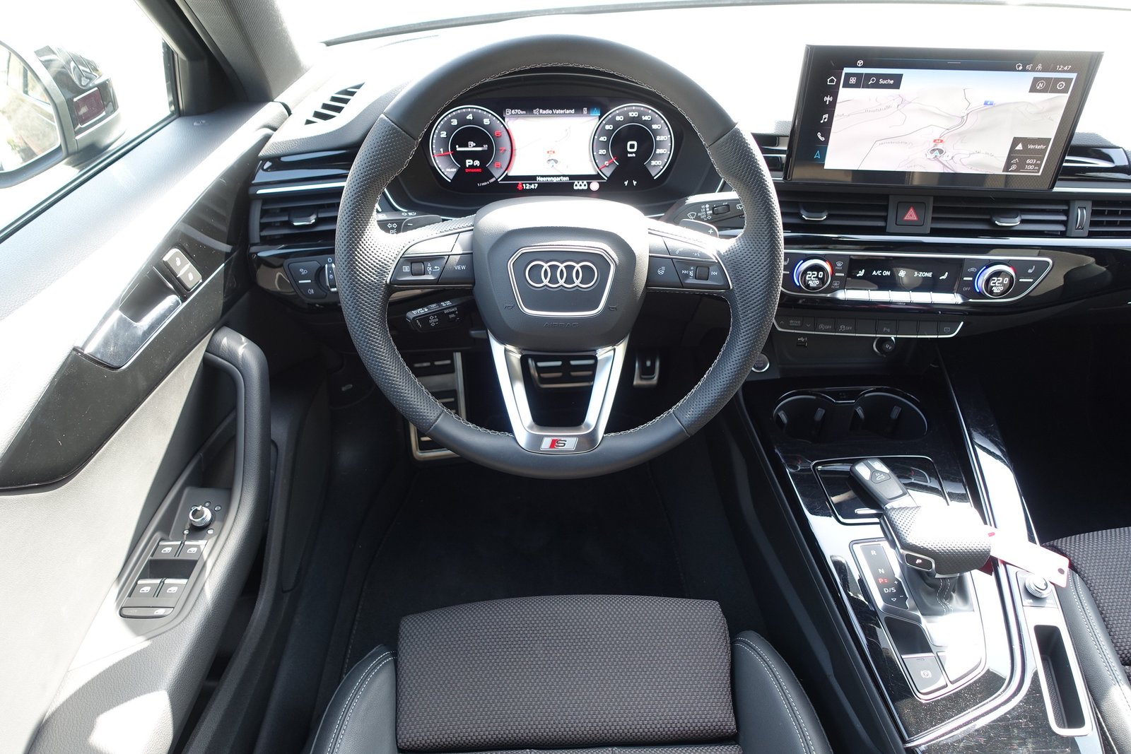 AUDI AUDI A4 Avant Competition Edition plus 40 TFSI 2x S lin, Mild-Hybrid Benzin/Elektro, Occasion / Gebraucht, Automatik - 2