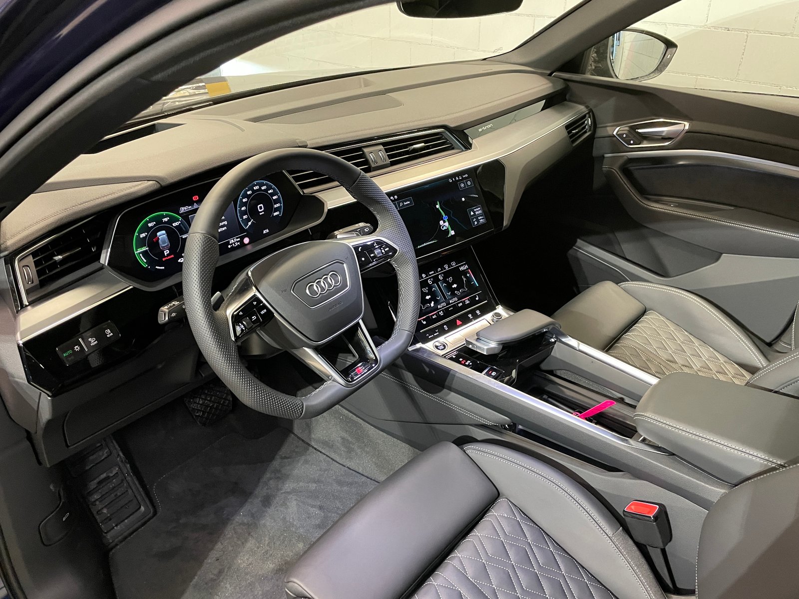 AUDI e-tron 55 S Line quattro, Electric, New car, Automatic - 7