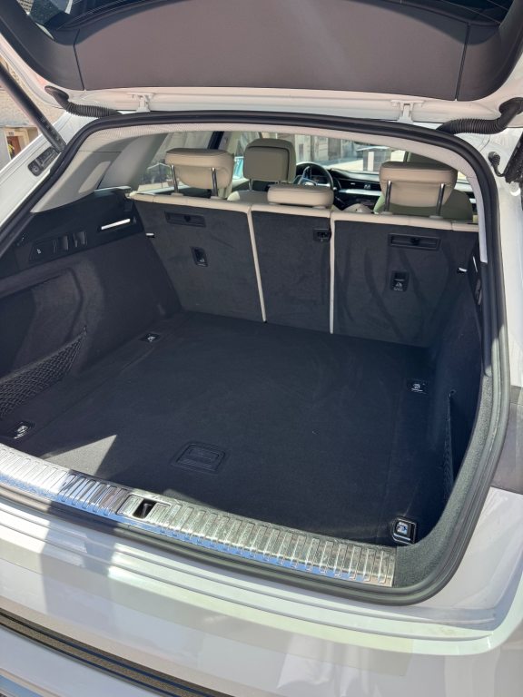 AUDI e-tron 55 S Line quattro, Elektro, Occasion / Gebraucht, Automatik - 7
