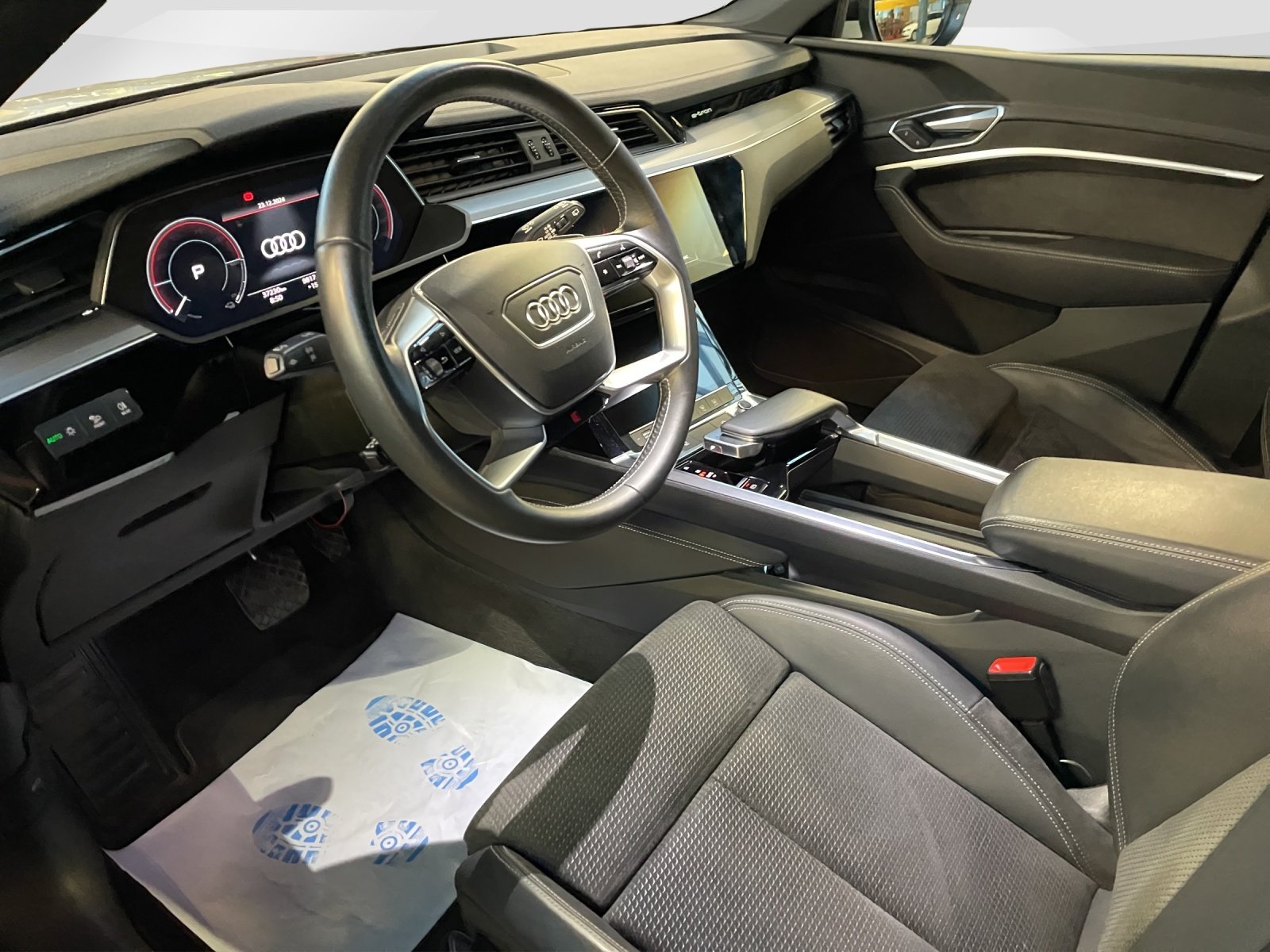 AUDI e-tron 55 Advanced quattro, Elektro, Occasion / Gebraucht, Automatik - 7