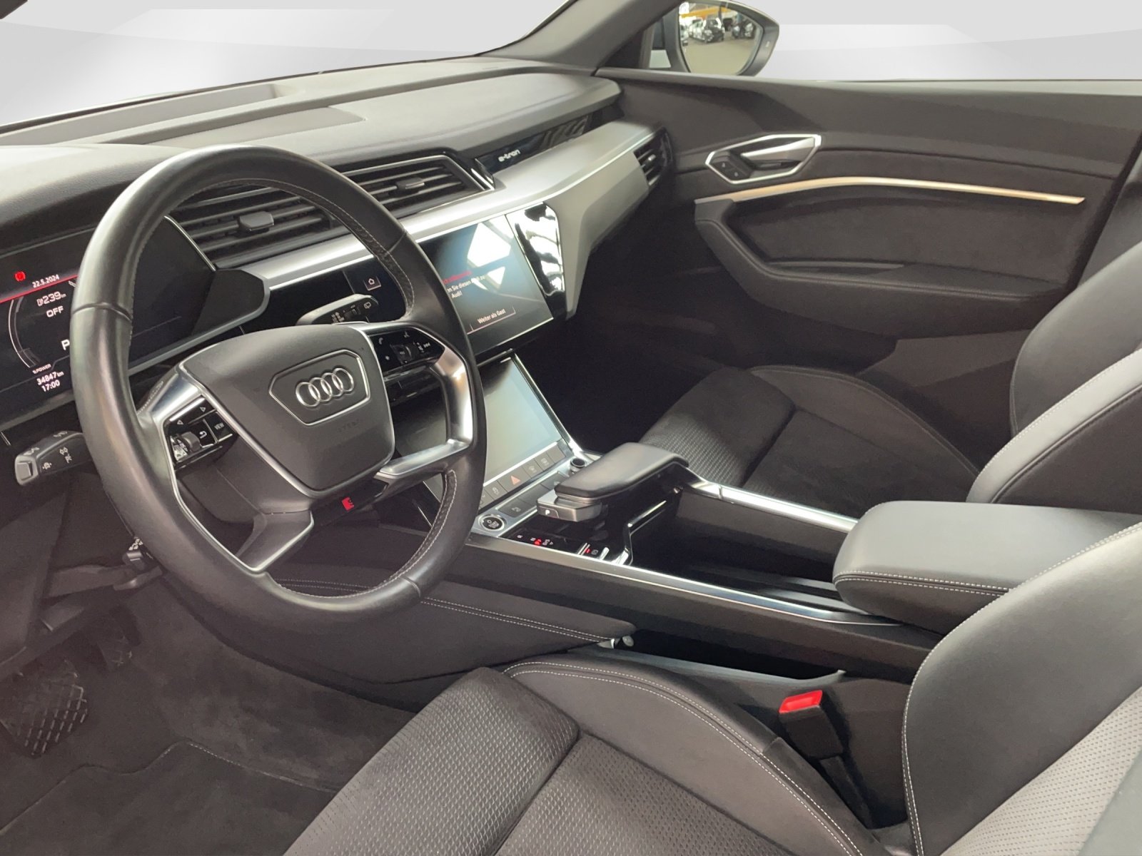 AUDI e-tron 55 Advanced quattro, Elektro, Occasion / Gebraucht, Automatik - 7