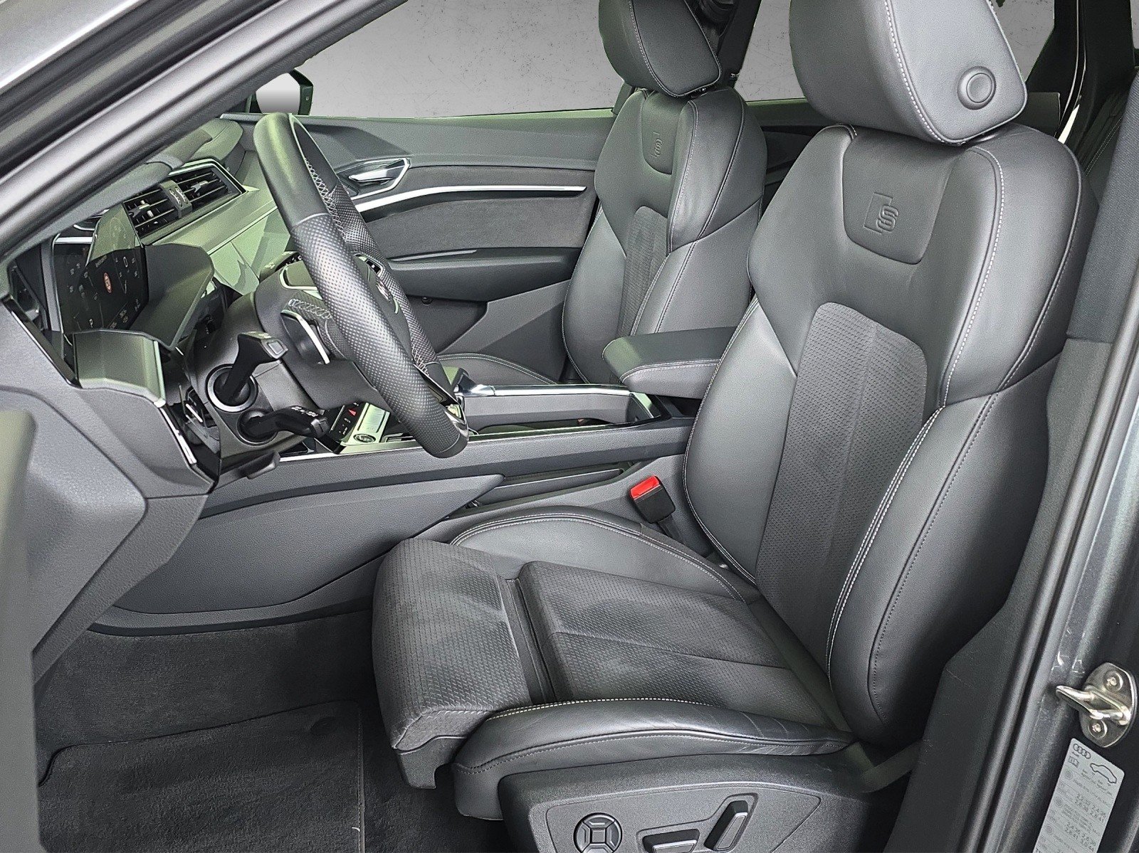 AUDI e-tron 55 S Line quattro, Électrique, Occasion / Utilisé, Automatique - 7